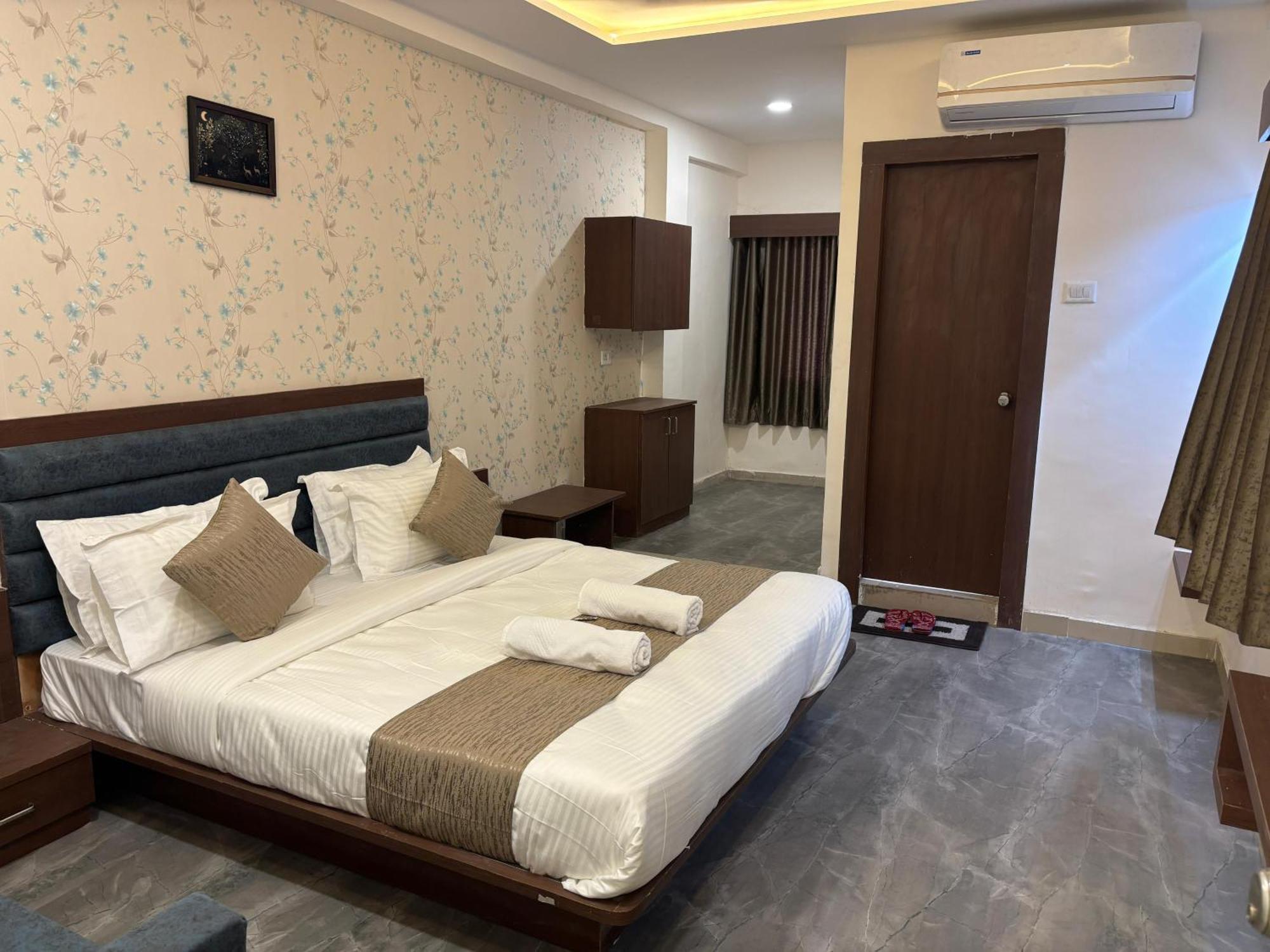 Bharuch Hotel Mountain מראה חיצוני תמונה